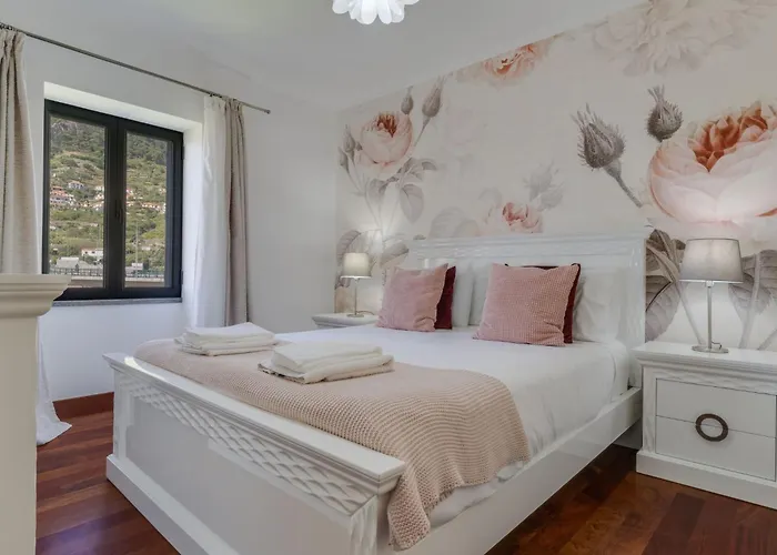 Luxurioeses Haus Der Leidenschaft By Interhome